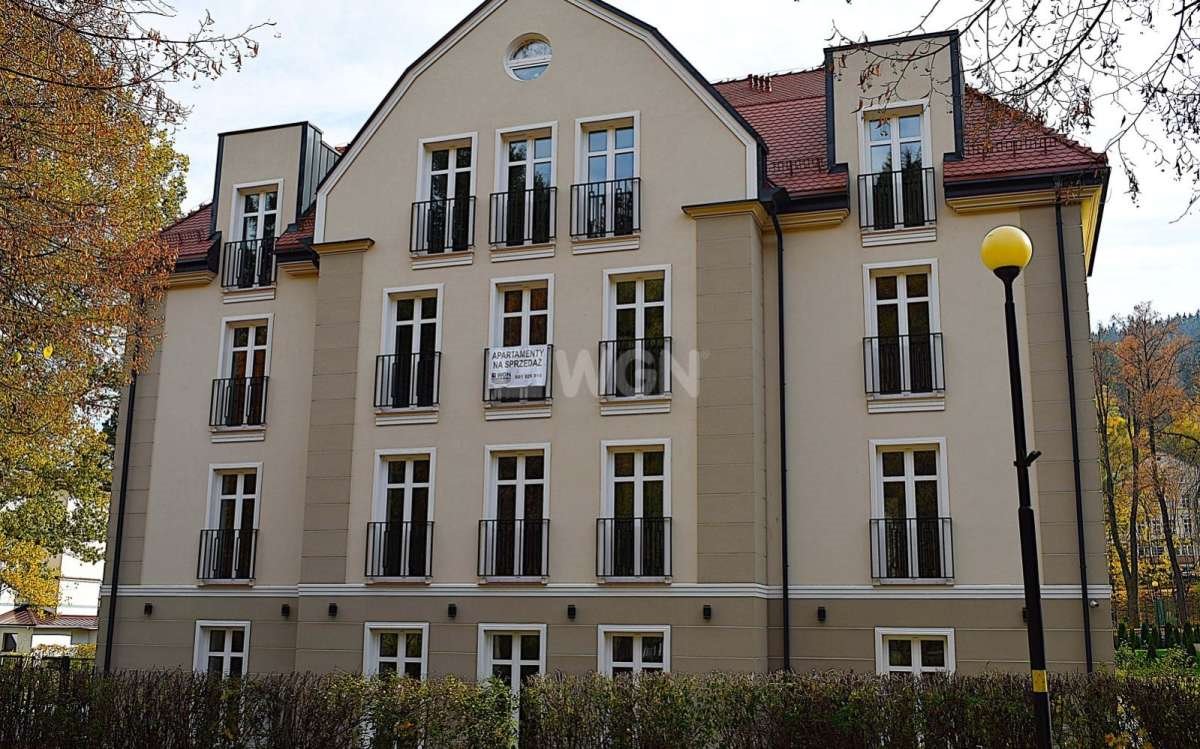 Mieszkanie dwupokojowe na sprzedaż Duszniki-Zdrój, Zdrój, Zdrojowa  54m2 Foto 1