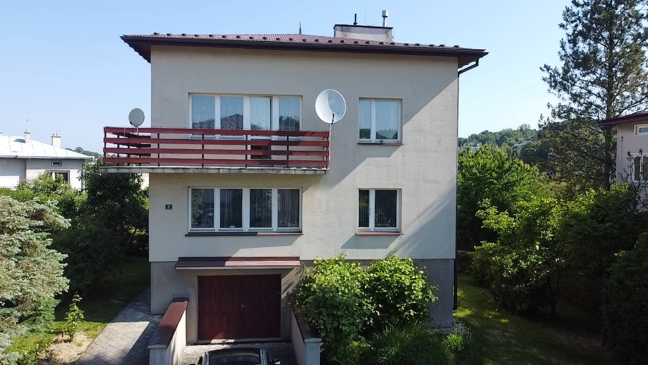 Przestronny dom 140 m² z garażem i dużym ogrodem Gorlice, Pułaskiego 10  140m2 Foto 1