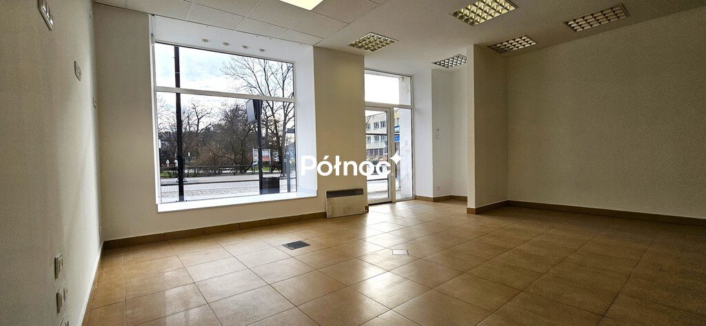 Lokal po remoncie, 89 m², Plac 3 Maja, Radomsko. Radomsko, pl. Plac 3 Maja  89m2 Foto 1