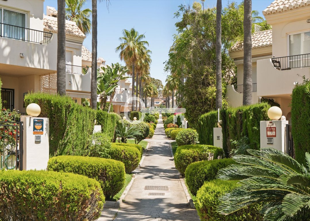 Przestronny dom szeregowy blisko plaży z widokiem na morze. Hiszpania, Costa del Sol, Costabella  218m2 Foto 1