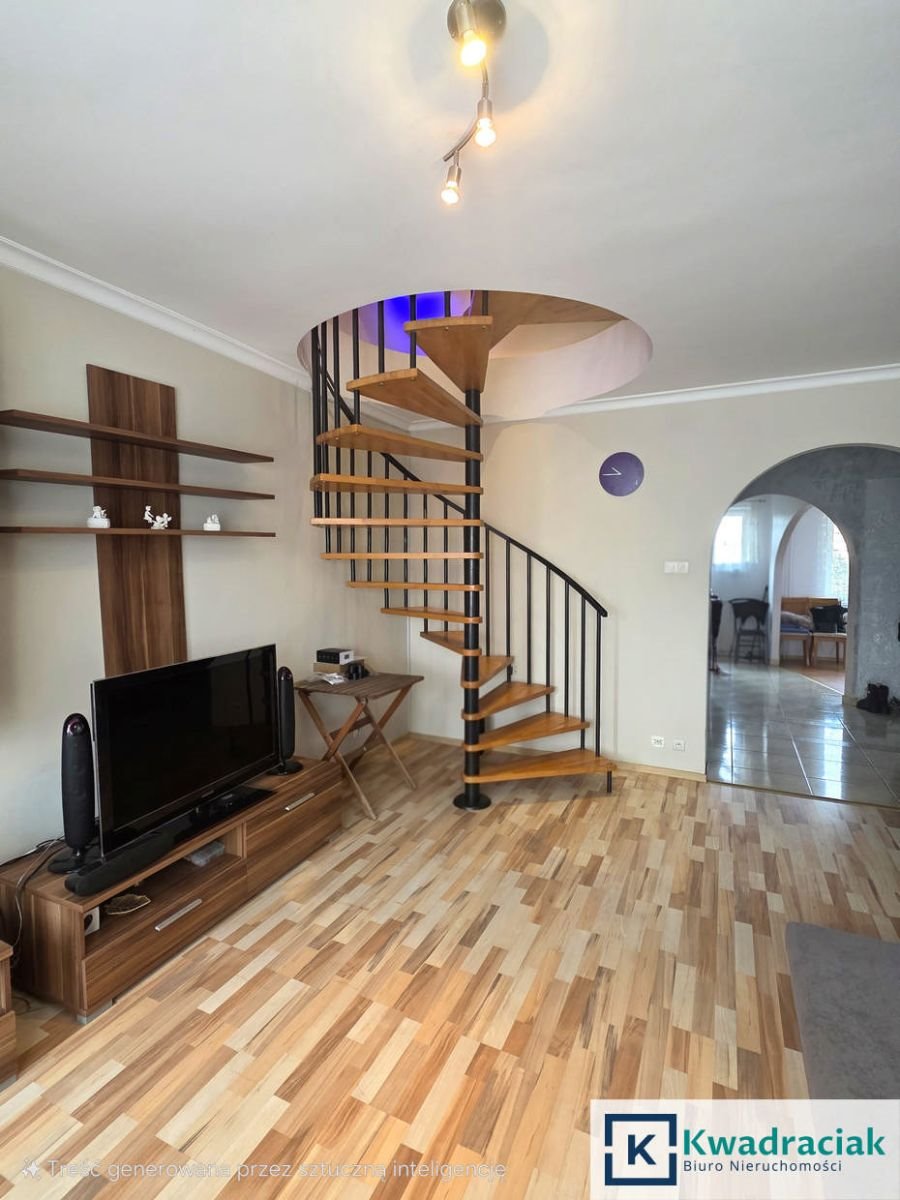 Mieszkanie czteropokojowe  na sprzedaż Sanok, Topolowa  99m2 Foto 1