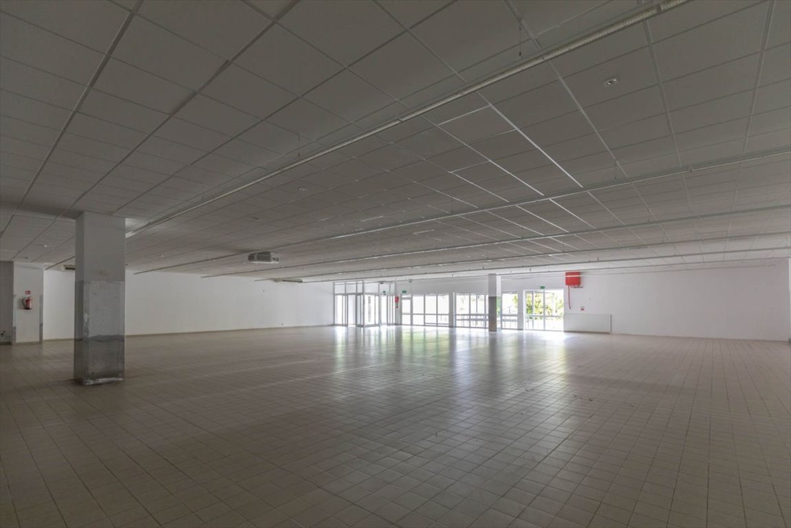 Lokal użytkowy 950 m² z dużym parkingiem i rampą Kraśnik  950m2 Foto 1