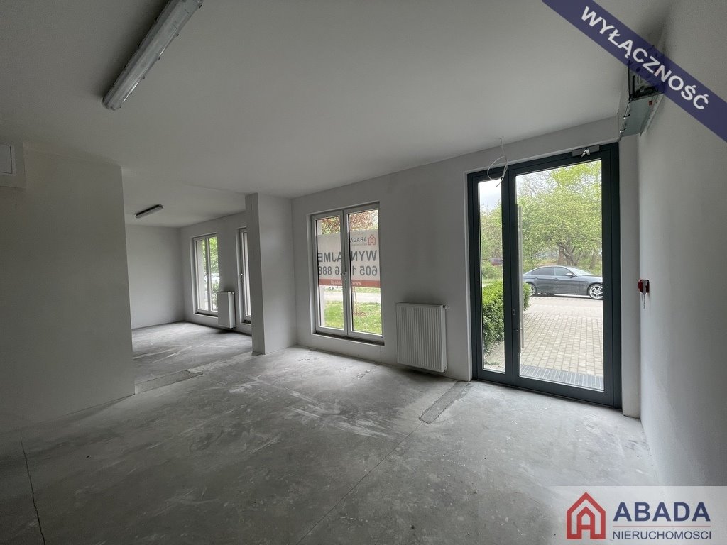 Nowoczesny lokal 67 m2 z dużymi witrynami i parkingiem Warszawa, Ursynów  67m2 Foto 1