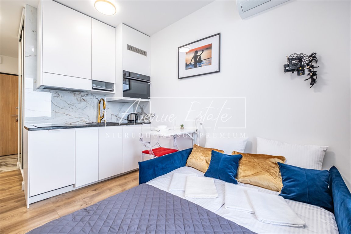 Nowoczesne studio z balkonem, siłownią i sklepem Warszawa, Włochy, Wiktoryn  18m2 Foto 1