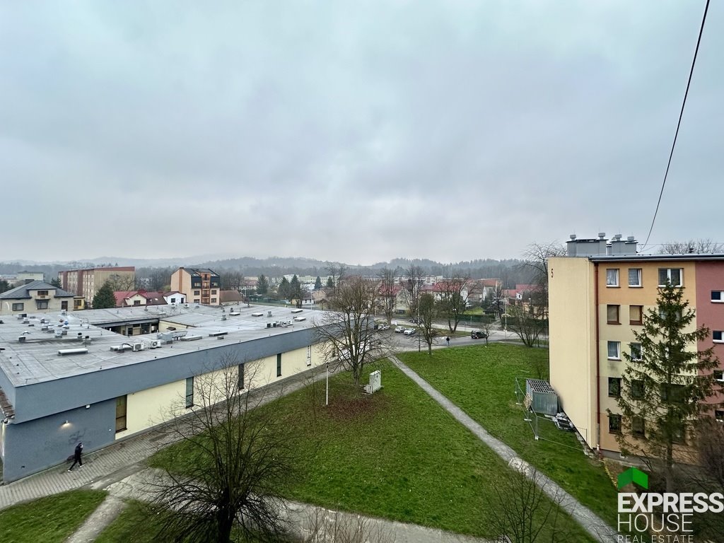 Mieszkanie trzypokojowe na sprzedaż Żywiec, os. 700-lecia  48m2 Foto 1