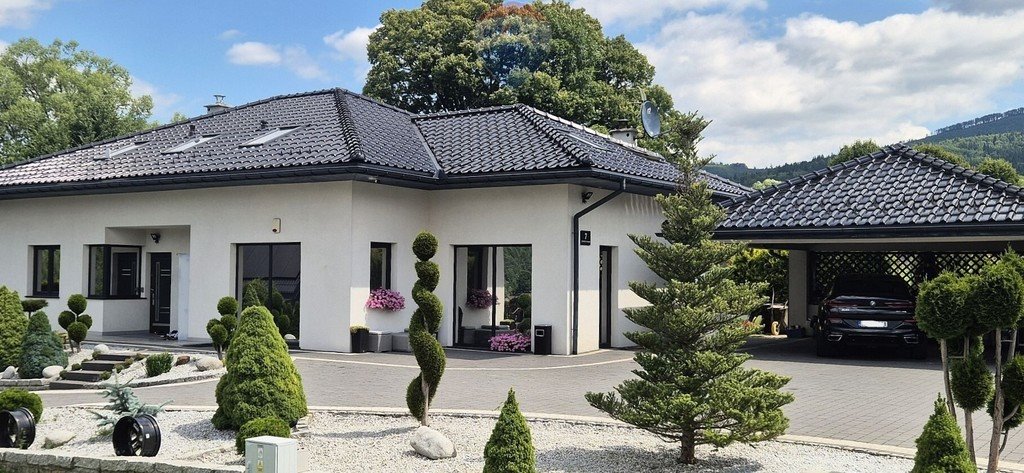 Nowoczesny dom z basenem i domkiem gości w Milówce Milówka  200m2 Foto 1