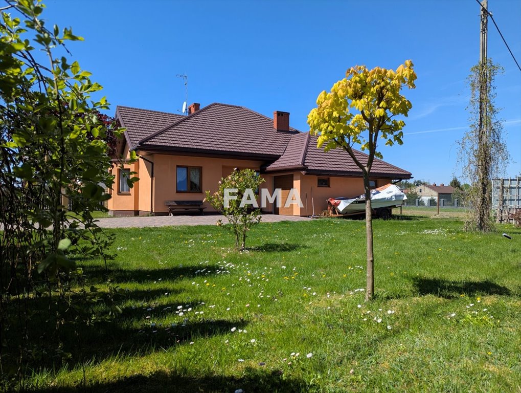 Zapraszam do obejrzenia przestronnego domu 164 m² z garażem i tarasem Fabianki  164m2 Foto 1