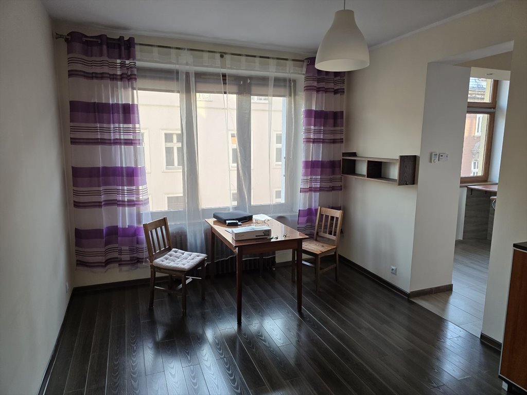 Kawalerka na sprzedaż Świdnica, Centrum, okolice Rynku  29m2 Foto 1