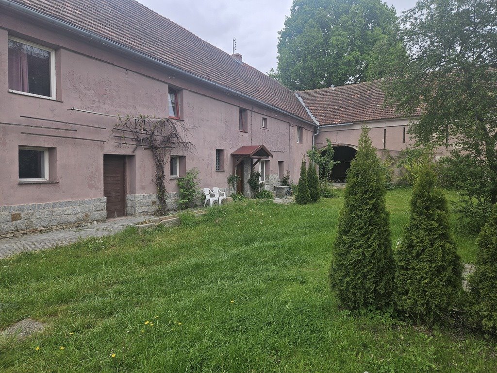 Do sprzedania urokliwy dom z potencjałem i garażami w Krukowie Kruków  289m2 Foto 1