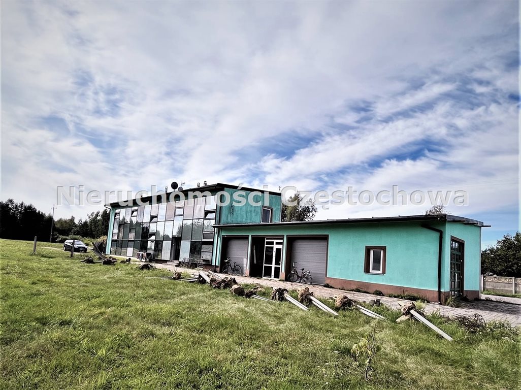 Wielorodzinny budynek z garażem i dochodem – Konopiska Konopiska  384m2 Foto 1