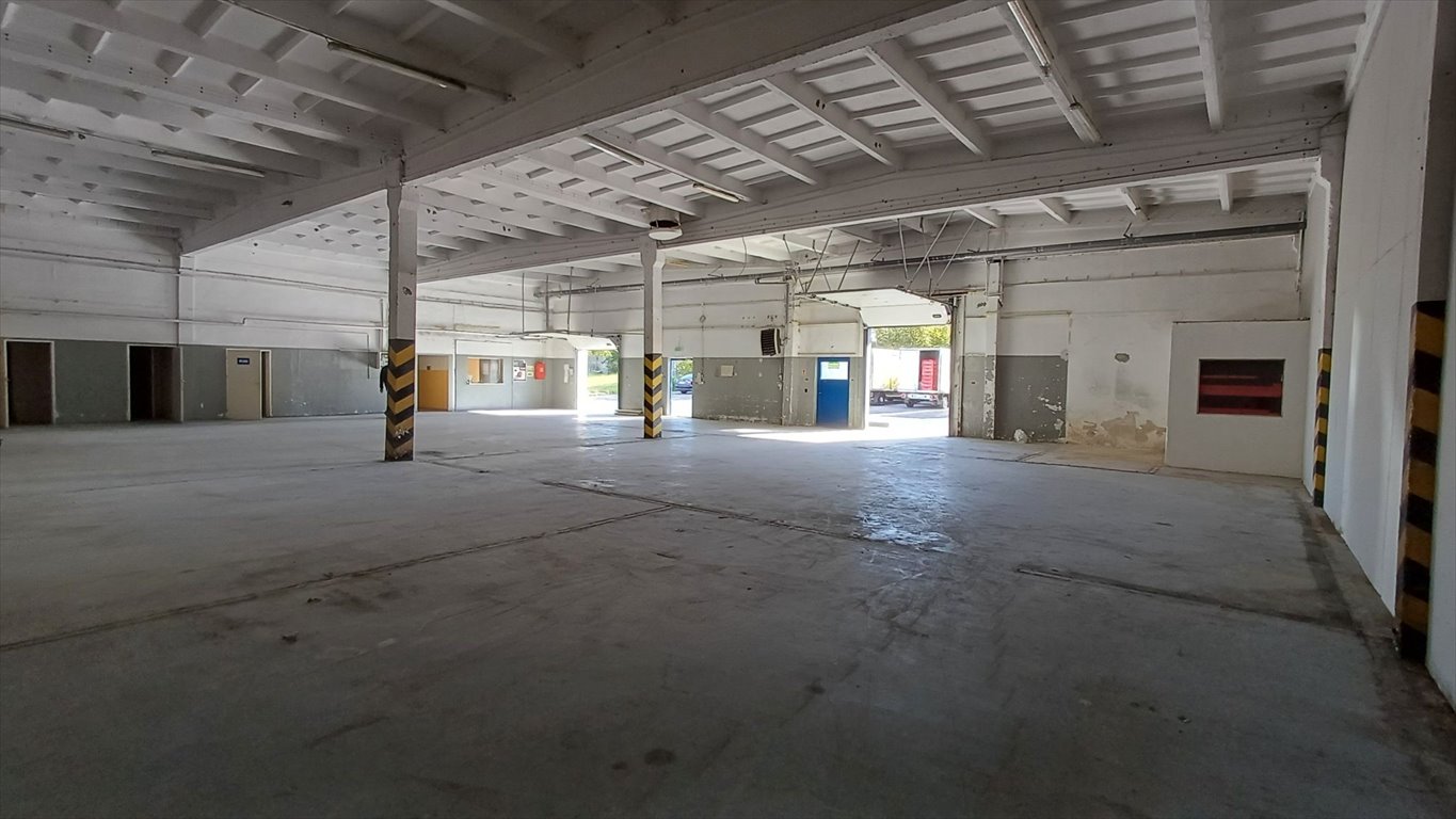 Magazyn 2703 m2 z biurem, dostęp z rampy, parking Radom, Chorzowska 3  2 703m2 Foto 1