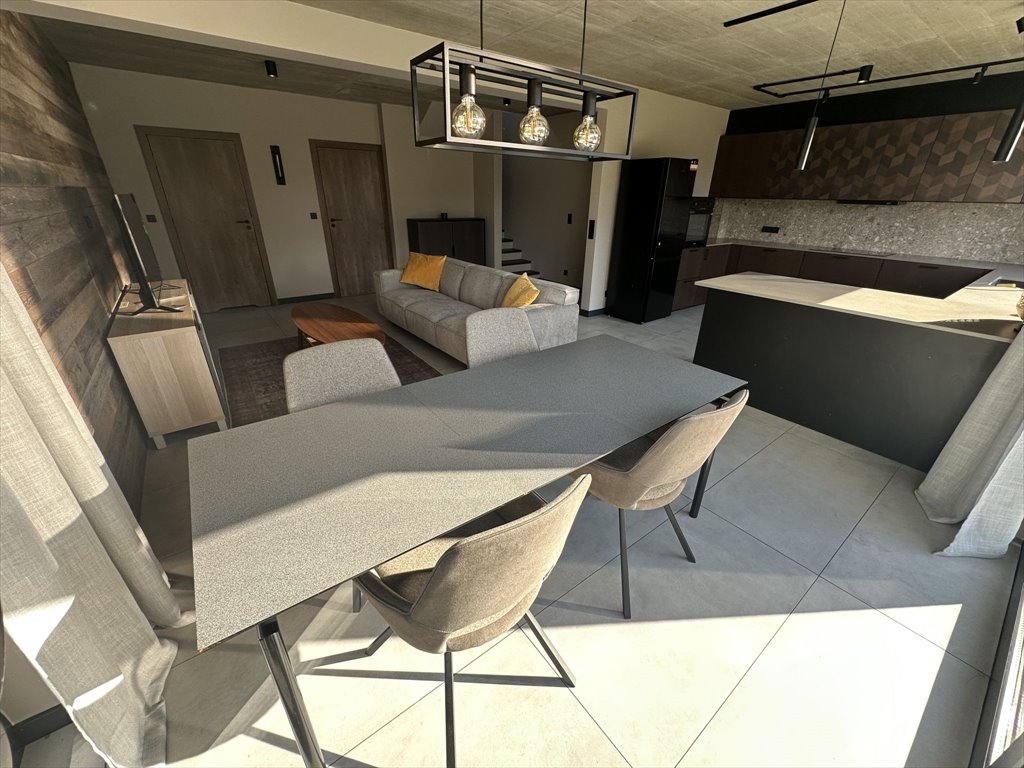 Nowoczesny dom 112 m² z ogrzewaniem podłogowym.: Mysłowice Wesoła: Krzywa