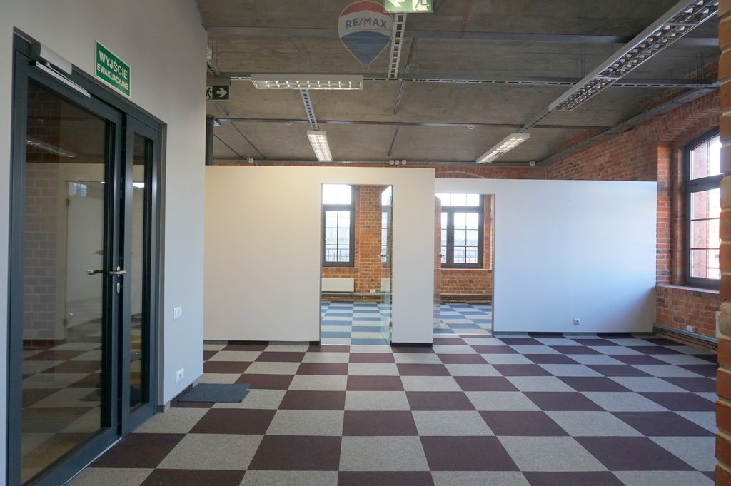 Lokal 190m2 na Małym Rynku w Żyrardowie – idealne biuro! Żyrardów, Mały Rynek  190m2 Foto 1