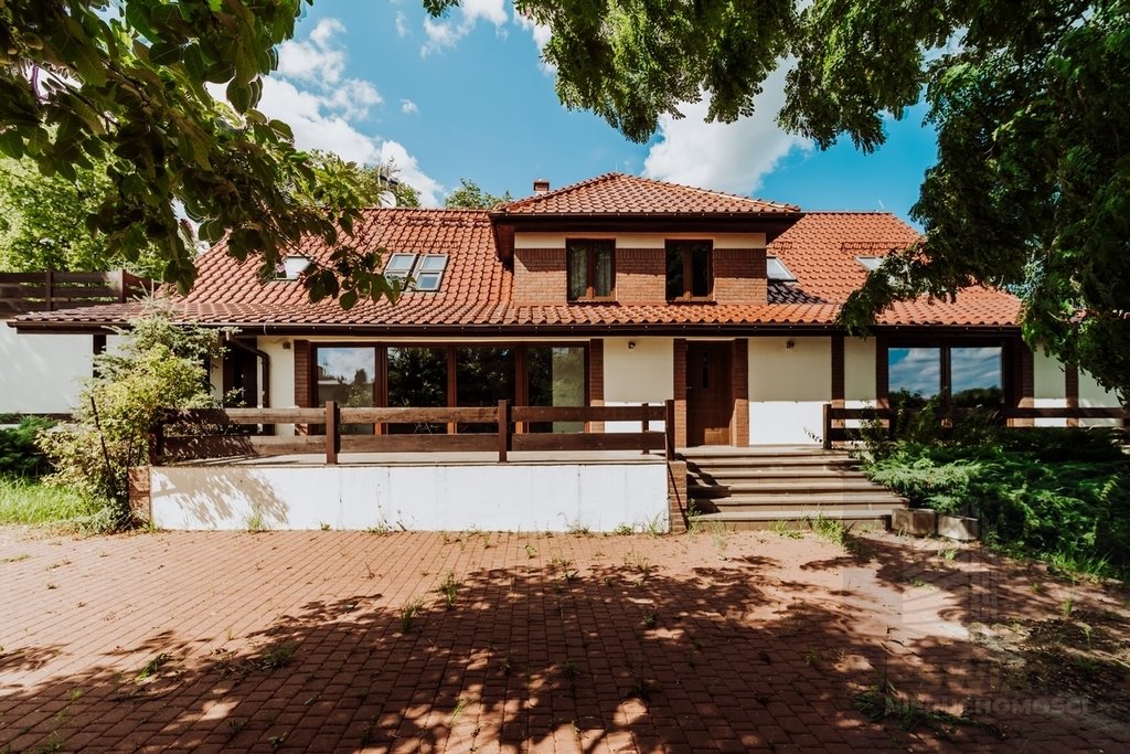Urokliwy dom 398 m² z ogrodem i kominkiem w Buku Buk  398m2 Foto 1