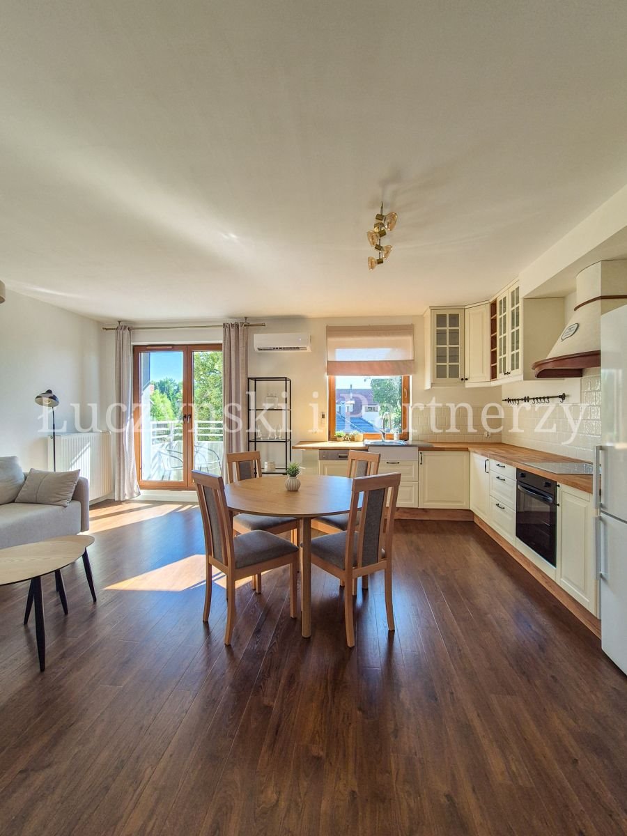 Na wynajem przestronne 3-pokojowe mieszkanie 67,45 m² w Jeleniej Górze Jelenia Góra  67m2 Foto 1