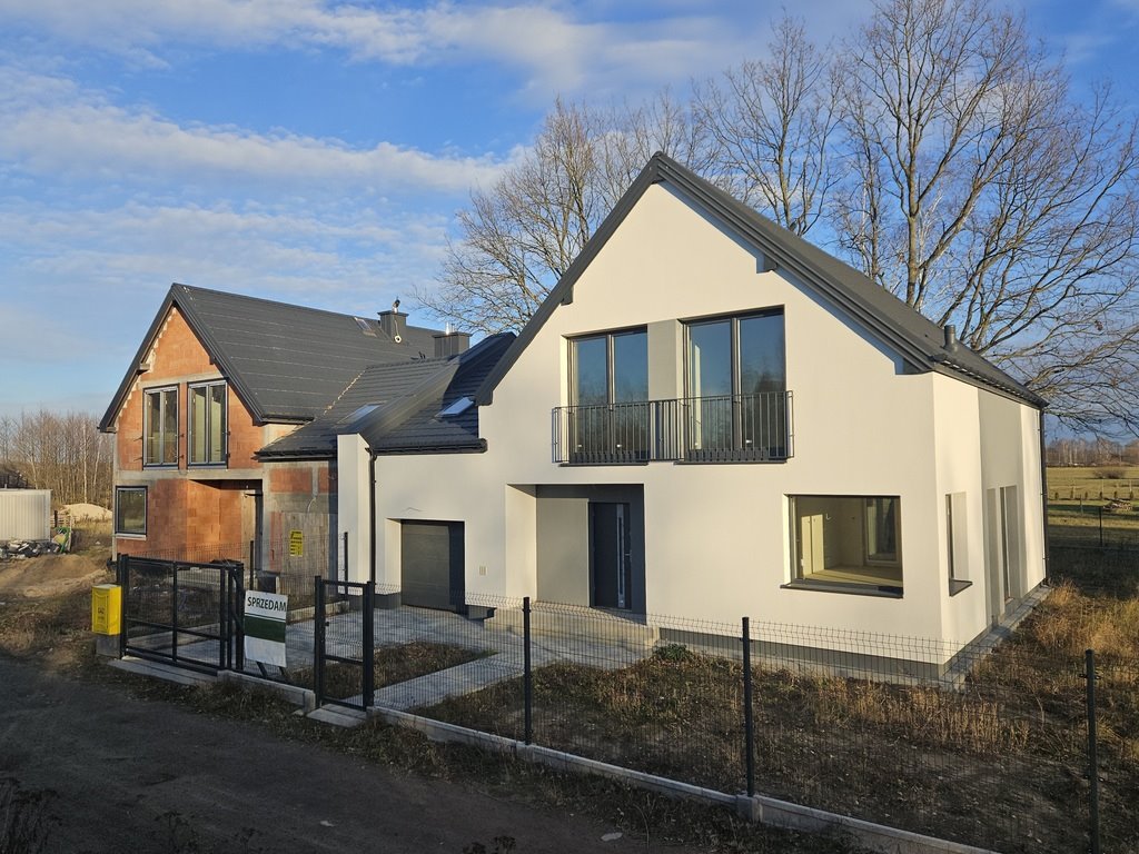 Przestronny 6-pokojowy dom bliźniak z garażem i dużą działką Mokre, 15 Sierpnia  177m2 Foto 1