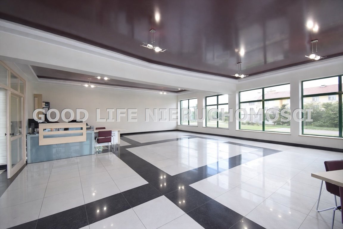 Przestronne biuro 160 m2 z dużą witryną i parkingiem Głogów Małopolski, św. Maksymiliana Kolbego  160m2 Foto 1