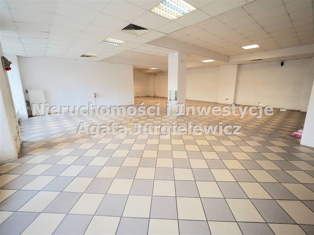 Lokal użytkowy na wynajem Oleśnica  704m2 Foto 1