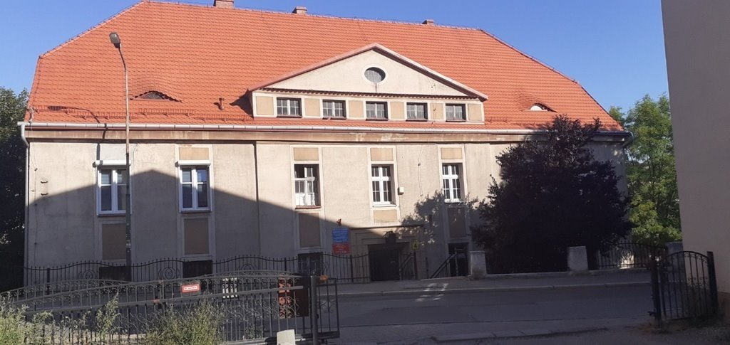 Sprzedam lokal biurowy 155 m² w Nowej Rudzie z mediami Nowa Ruda, marsz. Józefa Piłsudskiego  155m2 Foto 1