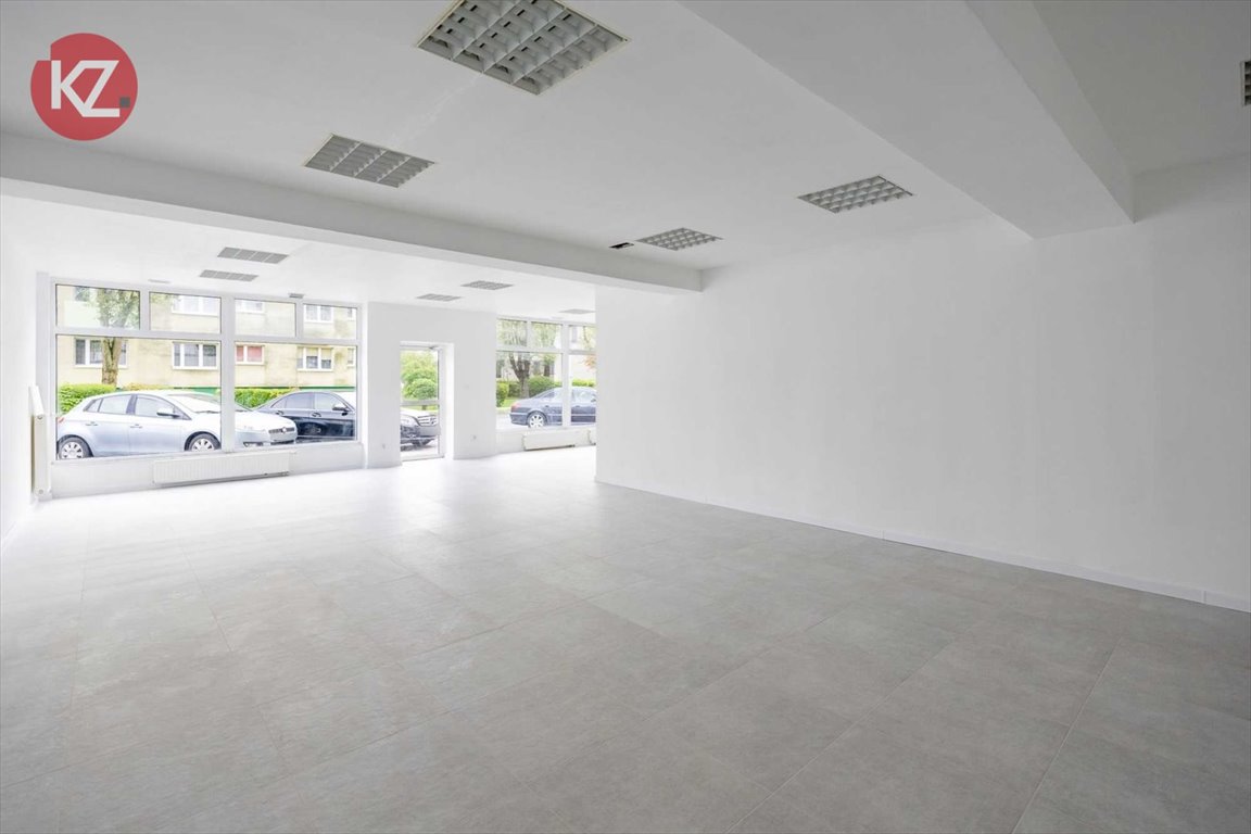 Lokal usługowo-handlowy 119 m² w centrum Piły z witrynami Piła, Śródmieście, Staromiejska  119m2 Foto 1