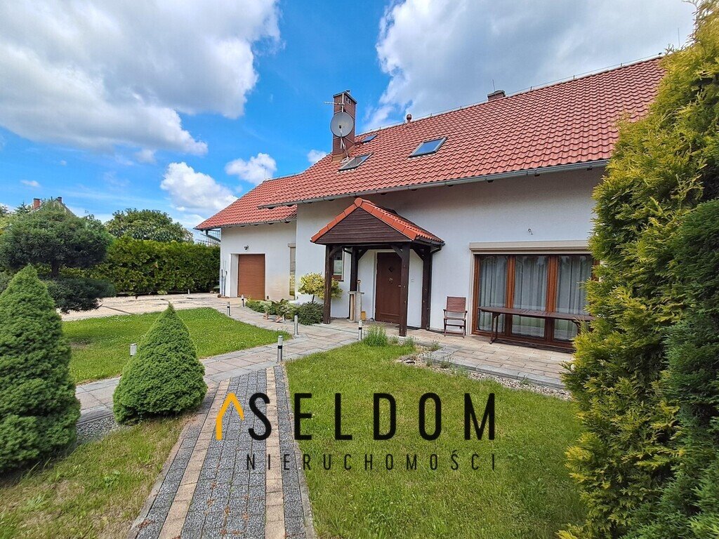 Polecam klimatyczny dom 157 m² na spokojnym osiedlu w Kostrzycy Kostrzyca  157m2 Foto 1