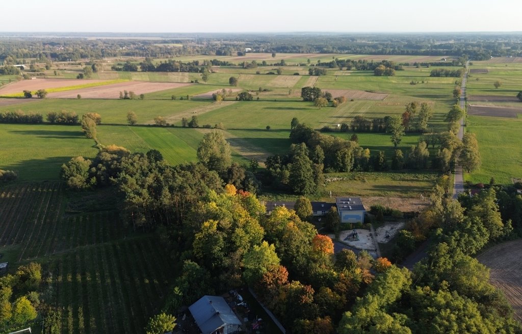 Stara szkoła w Luboczy, 3 działki z dostępem do drogi Lubocz  2 786m2 Foto 1