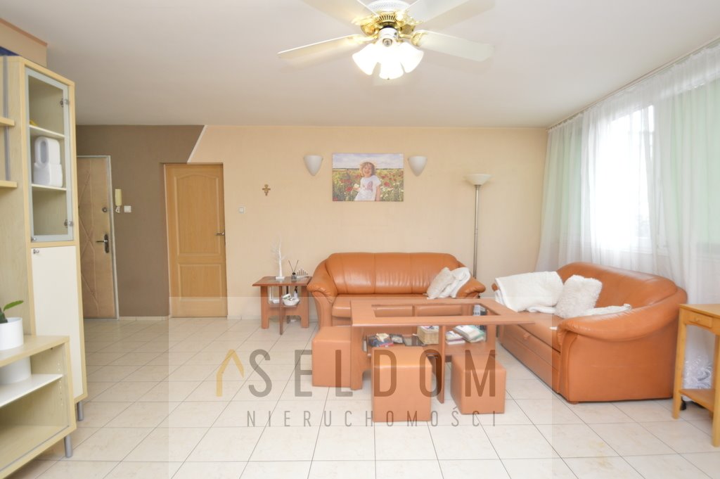 Mieszkanie trzypokojowe na sprzedaż Legnica, Piekary A, Łowicka  66m2 Foto 1