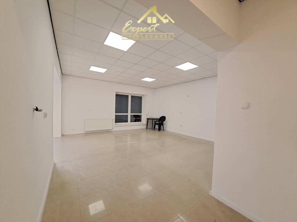 Lokal 100 m2 na wynajem w Iławie – duża witryna, parking: Iława Lubawskie Osiedle