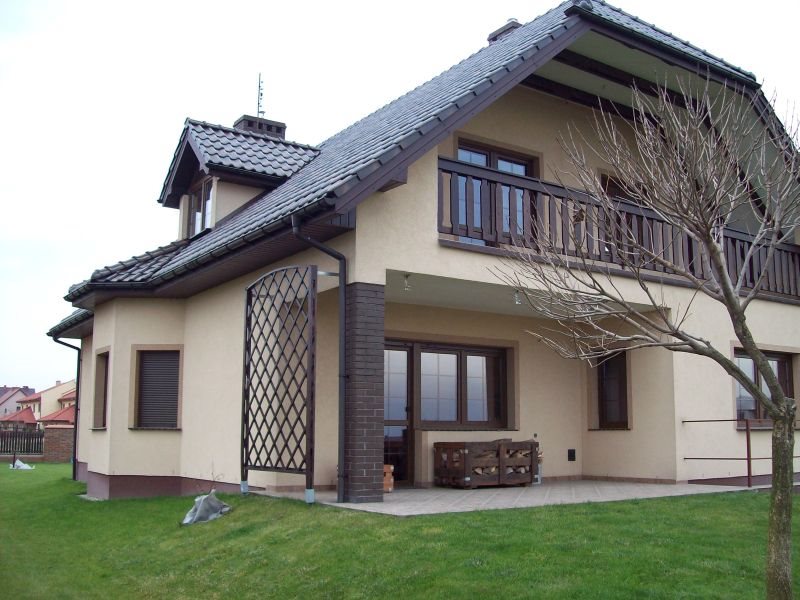 Przestronny dom 184 m2 z garażem, klimatyzacją i alarmem Kiełczów  160m2 Foto 1