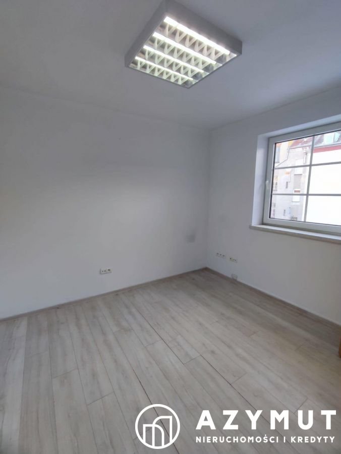 Polecam jasne 15 m² lokal w Legnicy z dostępem do światła Legnica, Tarninów, Jaworzyńska  15m2 Foto 1