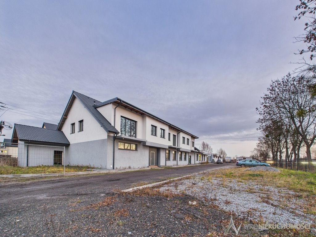 Groblice: Nowoczesny obiekt 1230 m² z rozbudową i parkingiem Groblice  1 230m2 Foto 1