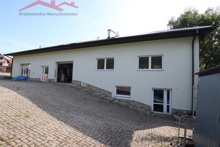 Na sprzedaż obiekt 441 m² z biurami i mieszkaniami w Dukli Dukla  442m2 Foto 1