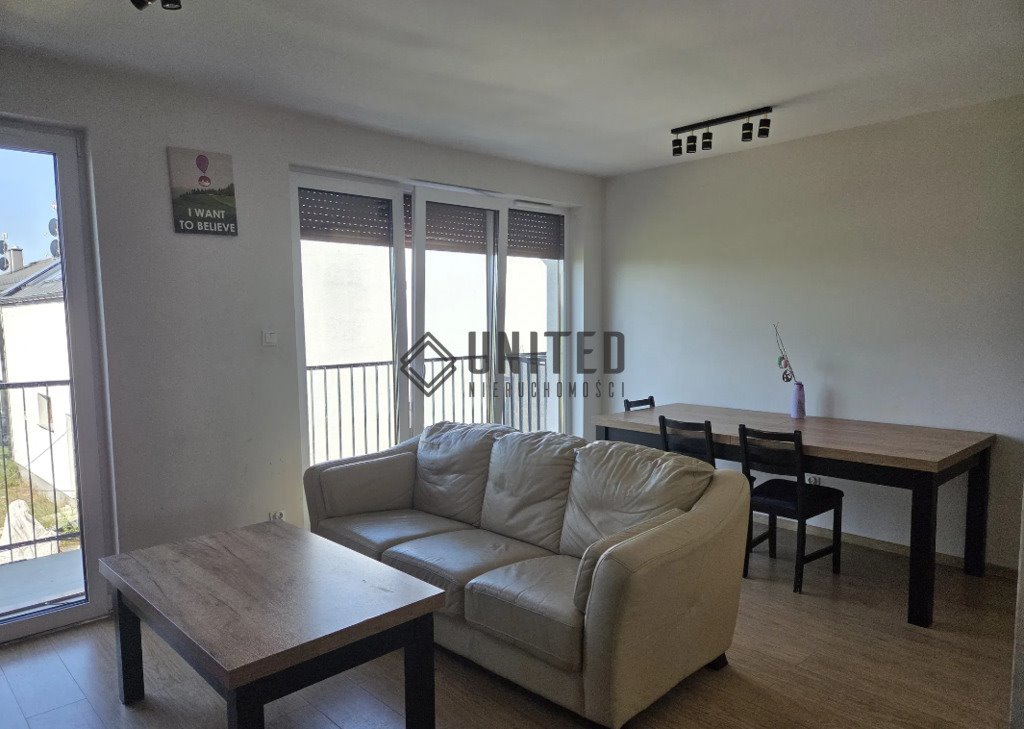 Polecam przestronne 105 m² 6-pokojowe mieszkanie z osobnym wejściem Święta Katarzyna, Urocza  105m2 Foto 1