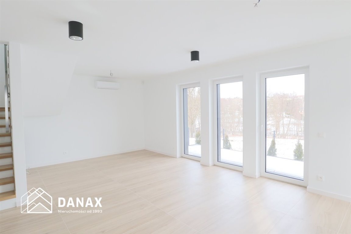 Do sprzedania nowoczesny dom 105 m² z dużym tarasem i pięknym widokiem Koźmice Wielkie  105m2 Foto 1