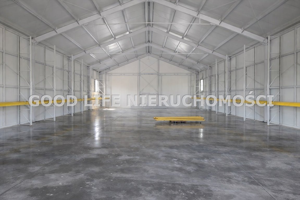 Hala magazynowa 360 m² z monitoringiem i bramą polecam Lipie  360m2 Foto 1
