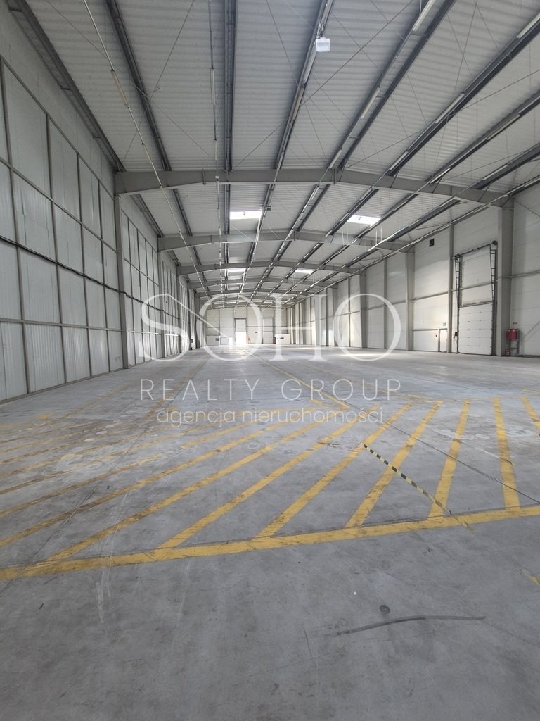 Wynajmę hale 2160 m² z biurami, parking i monitoring Cholerzyn  2 160m2 Foto 1