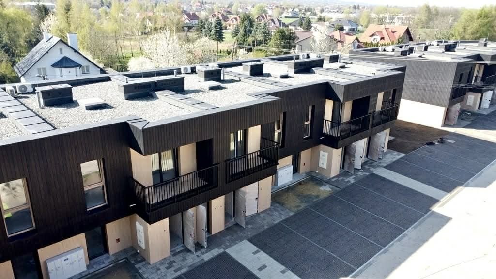Nowoczesne 4-pokojowe mieszkanie z dwoma balkonami i drewnianą elewacją Krasne  60m2 Foto 1