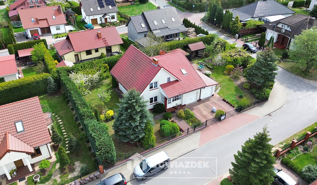 Sprzedam przestronny dom 227 m² z garażami na Osiedlu Poetów Szczecinek, Cypriana Kamila Norwida  227m2 Foto 1