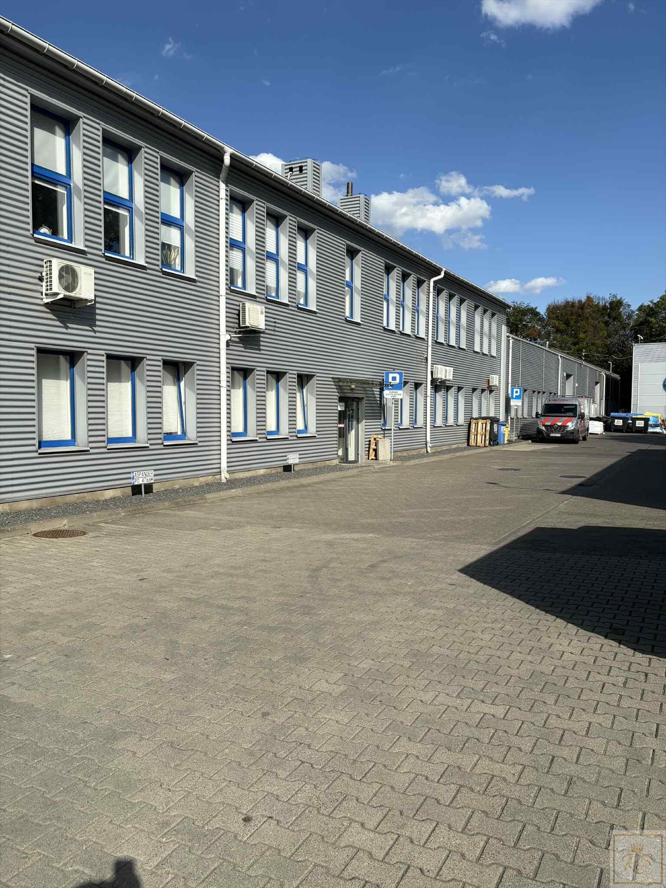Przestronny lokal biurowy 24 m2 w Poznaniu z parkingiem Poznań, Główna  24m2 Foto 1