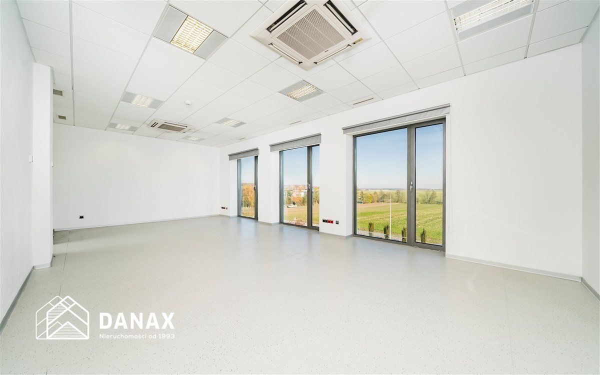Zapraszam do wynajęcia biura 210 m² z dużym parkingiem i zielonym otoczeniem Morawica  210m2 Foto 1