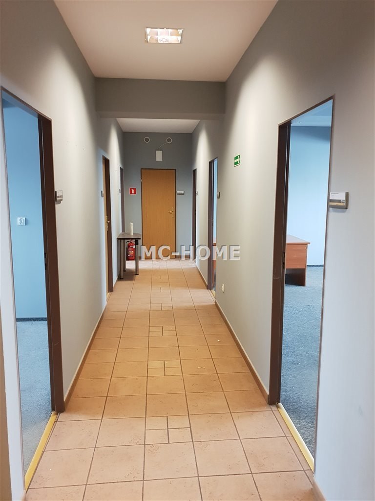 Duży biurowiec 117 m² z parkingiem i monitoringiem Katowice, Dąbrówka Mała  117m2 Foto 1