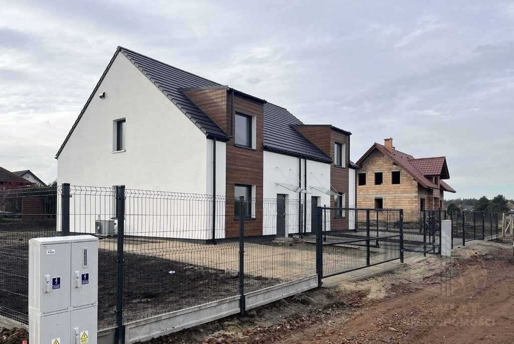 Nowoczesny bliźniak 98 m² z dużym ogrodem i ekologicznymi rozwiązaniami Dołuje  98m2 Foto 1