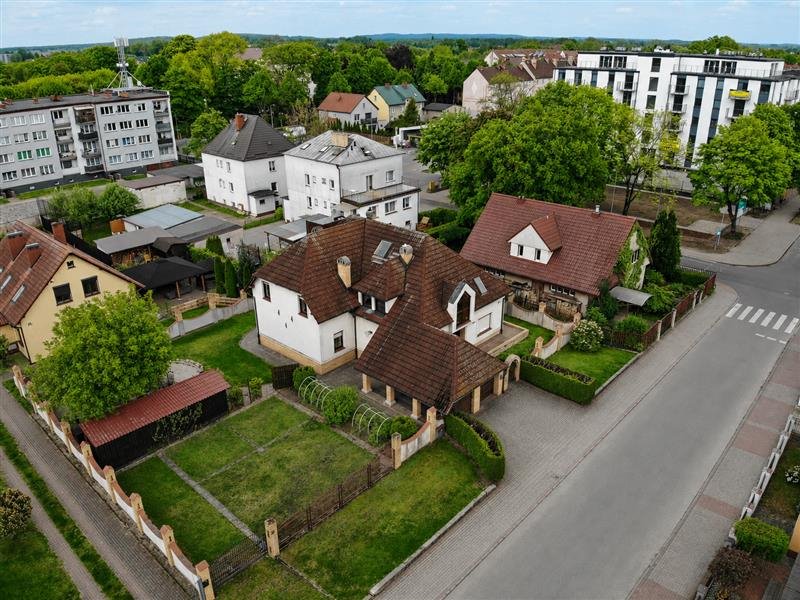 Do sprzedania przestronny dom 362 m² z ogrodem i garażem Białogard, Kochanowskiego  362m2 Foto 1