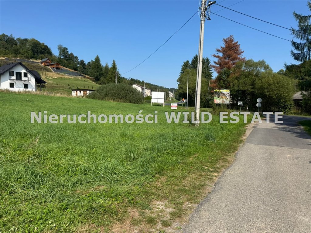 Na sprzedaż działka usługowa z mediami i widokiem w Bóbrce Bóbrka  2 173m2 Foto 1
