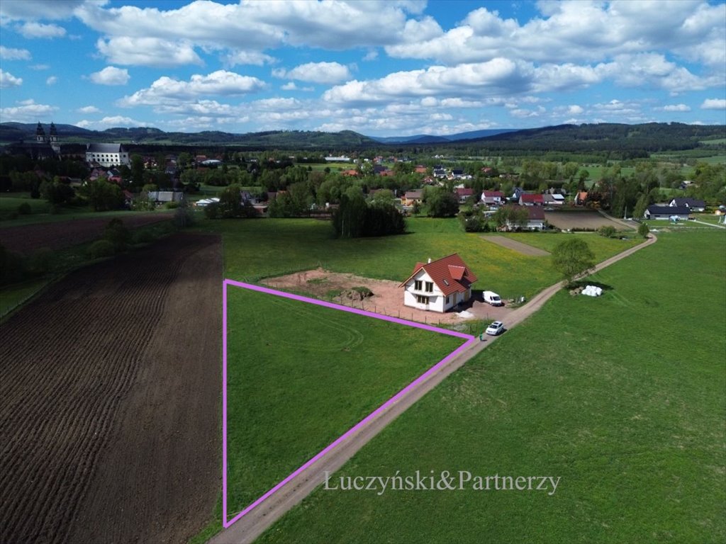 Działka 1906 m² z warunkami zabudowy i dostępem do mediów Krzeszów  1 906m2 Foto 1