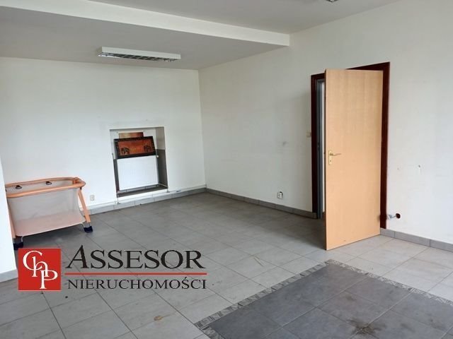 Obiekt usługowo-biurowy 135 m2 z dwoma wejściami i parkingiem Kalisz, Majków  135m2 Foto 1