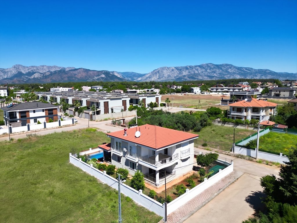Przestronna willa z basenem i 4 sypialniami w Antalya Turcja, Yalınlı, Yalınlı, Döşemealtı, Antalya  275m2 Foto 1