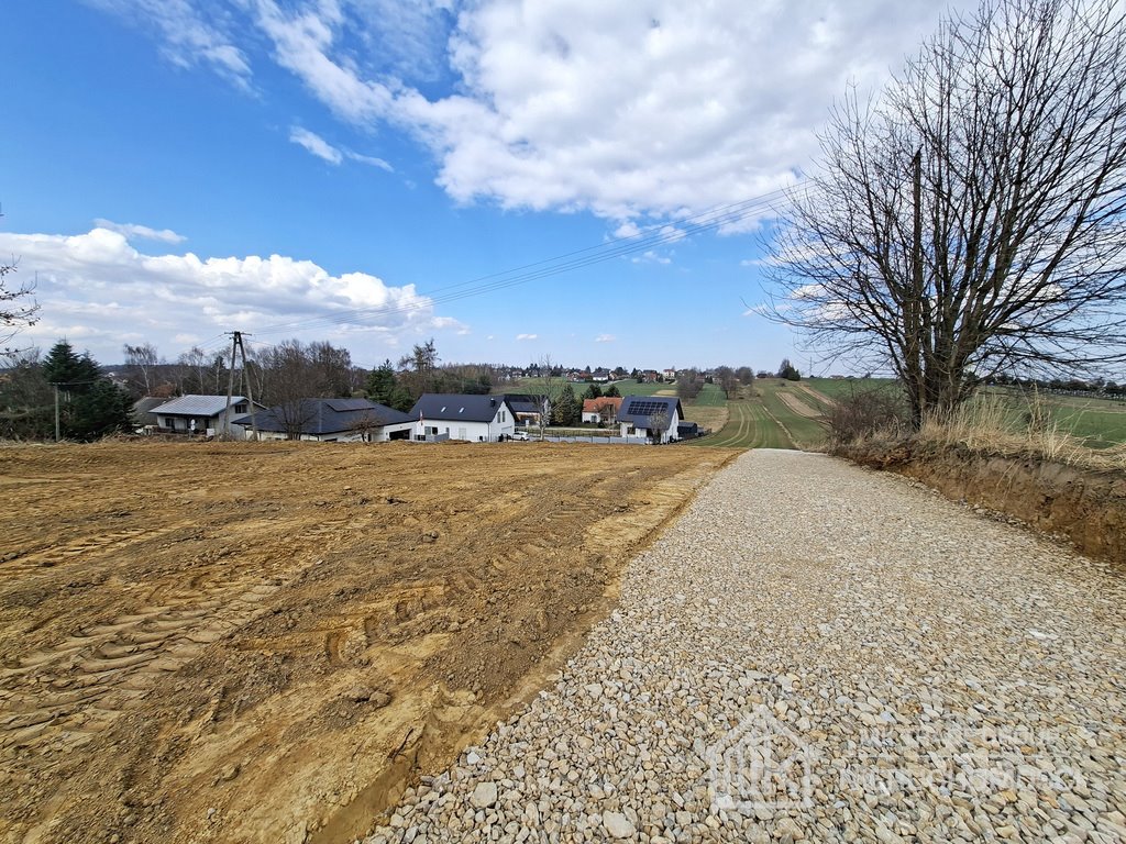 Działka budowlana 11,65 a z dostępem do mediów i asfaltu Szarów  1 165m2 Foto 1