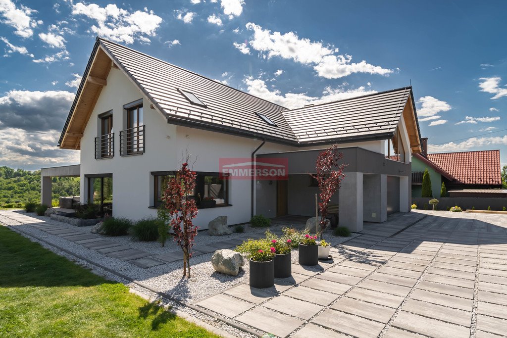 Zapraszam do obejrzenia nowoczesnego domu 244 m² z ogrodem i garażem Ochojno  245m2 Foto 1