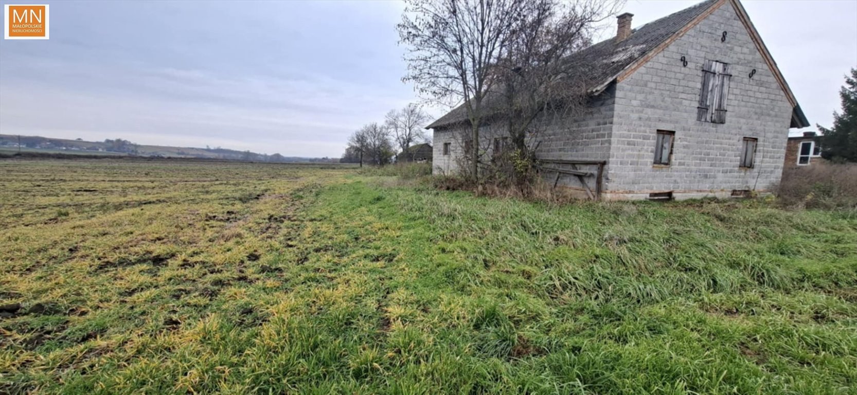 Na sprzedaż działka 1520 m² z budynkiem do remontu w spokojnej okolicy Czechy  1 520m2 Foto 1